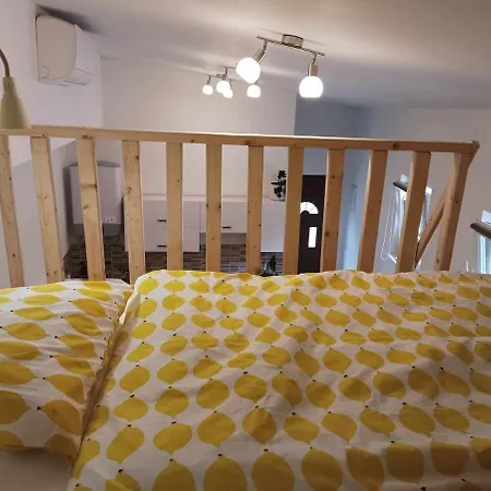 Tiny House Under Valdstejn Castle Appartement
